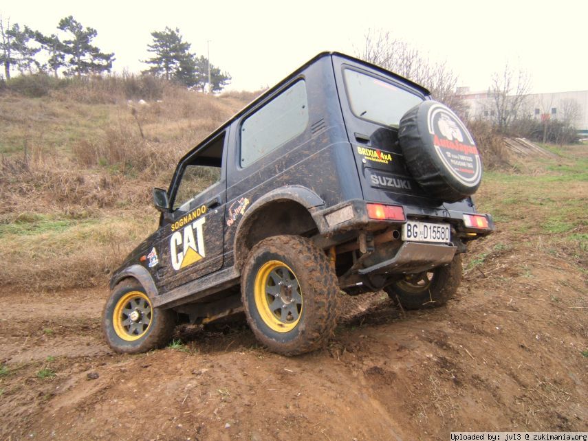 Zukimania fotogallery >> 
 ============== 
Paolino
Paolino4x4 che si cimenta in passaggi tecnici
