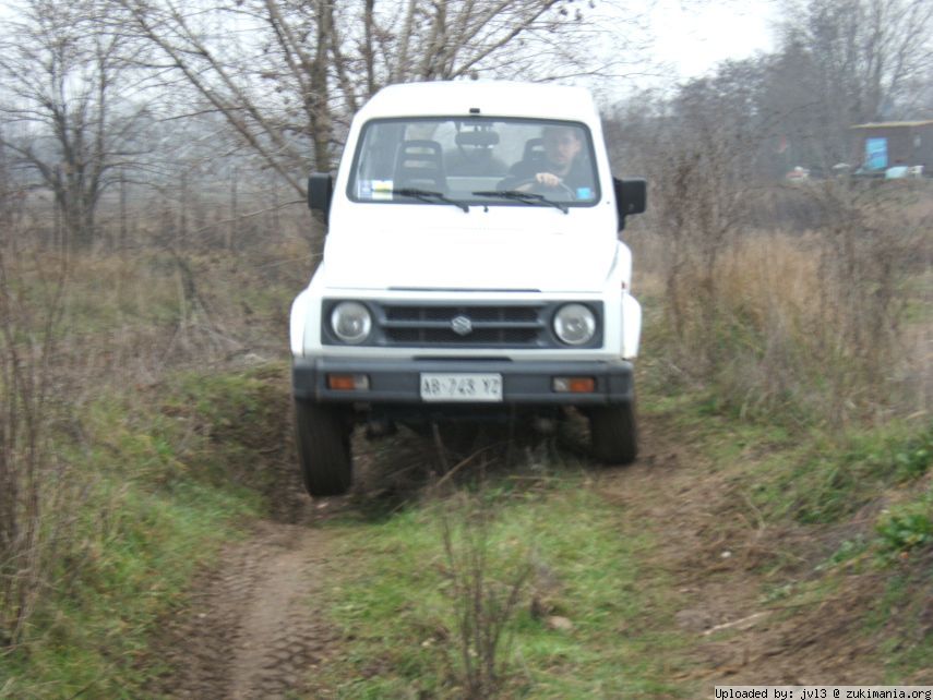 Zukimania fotogallery >> 
 ============== 
Jvl3
Jvl3 si cimenta in passaggi tecnici, notare che la macchina è dritta.
