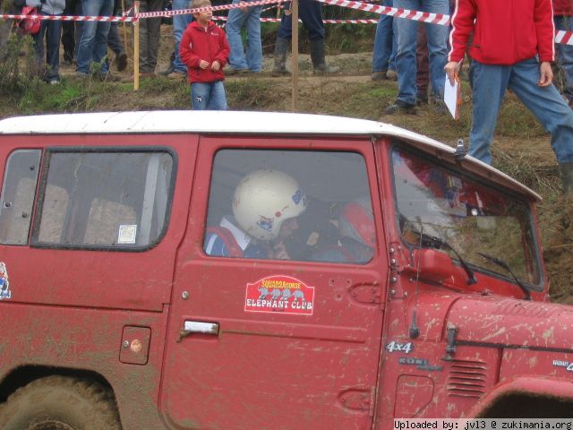 Zukimania fotogallery >> 
 ============== 
Toyota BJ
Primo piano di Paolino4x4 che studia l'ostacolo
