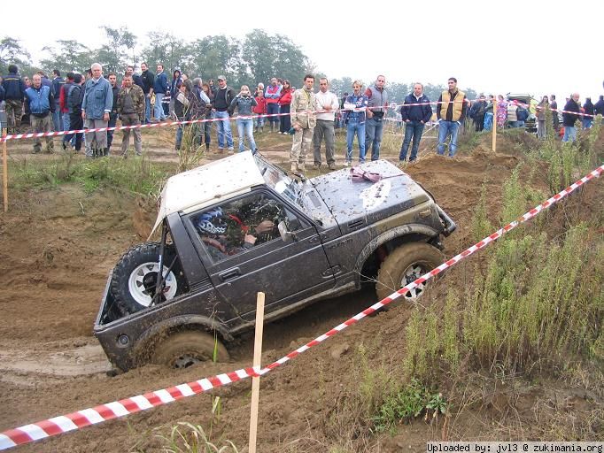 Zukimania fotogallery >> 
 ============== 
Suzuki
Questo ragazzo era veramente bravo, peccato che non avesse i blocchi (nonostante l'adesivo della ARB sul cofano).
