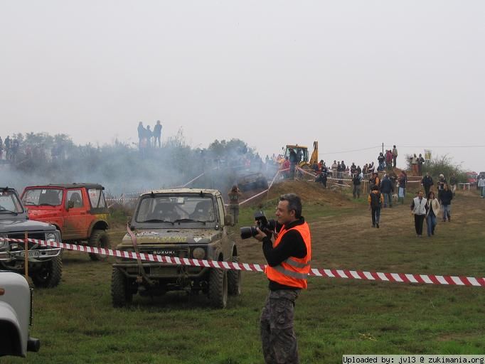 Zukimania fotogallery >> 
 ============== 
Suzuki nel fumo
Se la mia macchina fumasse così non ne sarei tanto lieto...
