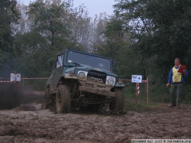 Zukimania fotogallery >> 
 ============== 
Toyota BJ Fine Gara
Fine gara con piccolo dente e salto per tutti. Volevo far la foto di un Suzu, ma questa era troppo bella.
