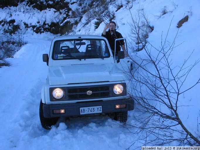 Zukimania fotogallery >> 
 ============== 
Piantato nella neve
La convinzione con cui si sale per tirarla fuori... Ovviamente poi ci siamo riusciti.
