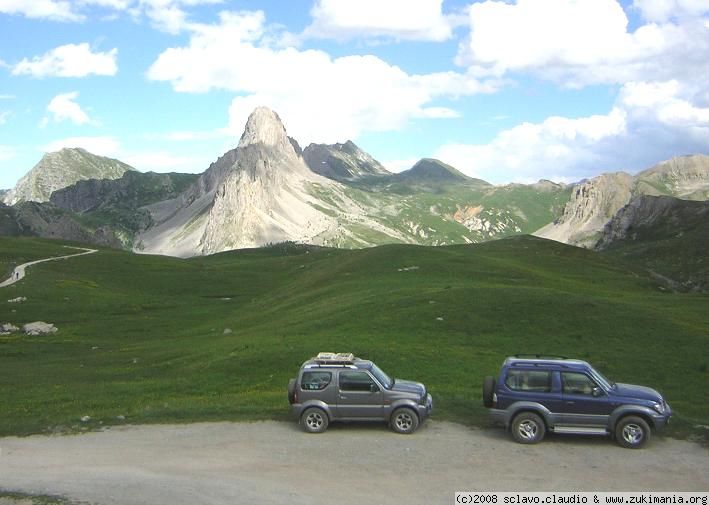 Zukimania fotogallery >> 
 ============== 
giro in valle maira
la macchina di Gabri e la mia in valle maira.
Ho lasciato a casa lo zucco, ma per il suo bene (e per il mio)
