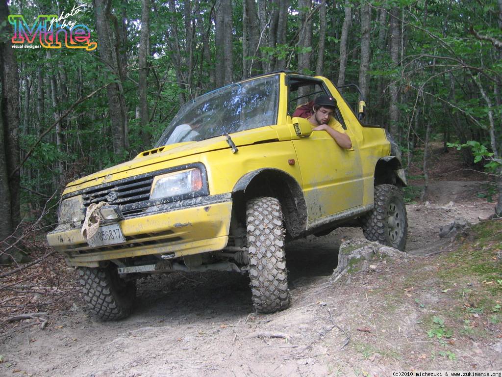 Zukimania fotogallery >> 
 ============== 
gialla
Il mio vecchio Vitara giapponese Giallo il primo che ho preparato.
